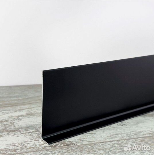 Алюминиевый плинтус напольн анодир. 3 м