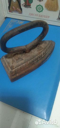 Старый утюг маленький, тяжёлый