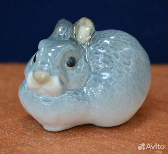 Фарфоровая статуэтка- серый кролик. лфз