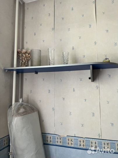 Компьютерный стол с полками