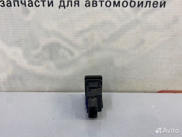 Кнопка открывания багажника Toyota Rav4 XA40