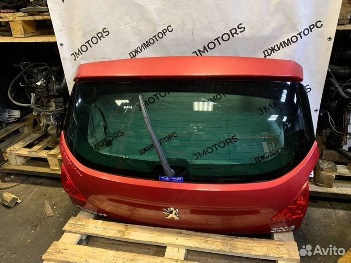Крышка багажника Peugeot 3008 красная
