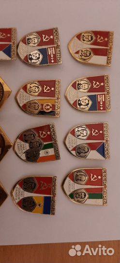 Значок по теме космос