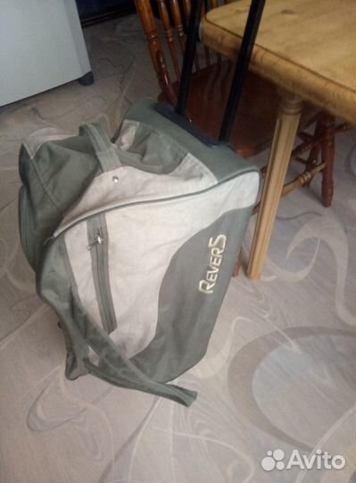 Дорожная сумка на колесах с выдвижной ручкой