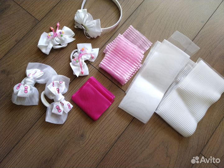 Шапки тонкие.банты.всё на 3-7 лет новое