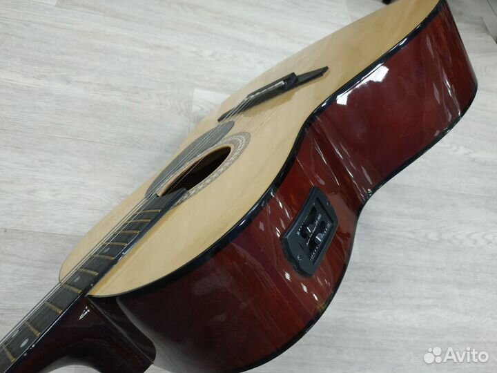 Электроакустическая гитара для левшей