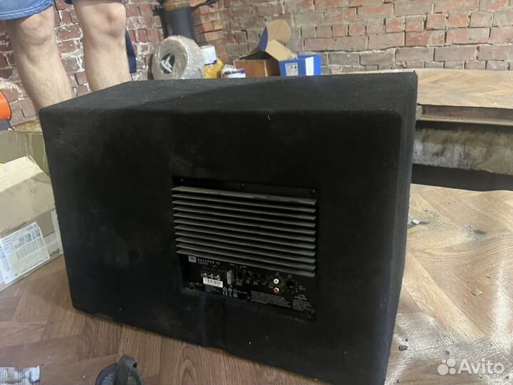 Активный сабвуфер jbl