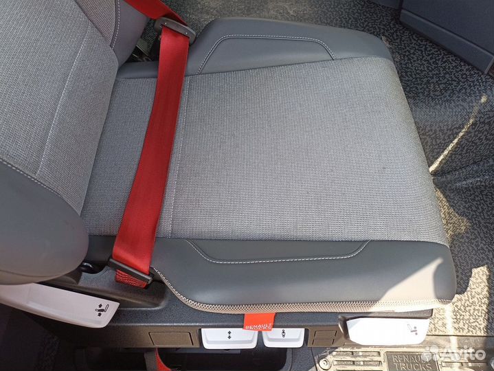 Сиденье пассажирское пневматическое Renault T