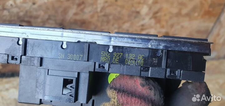 Блок кнопок Volkswagen Tiguan 2007-2011