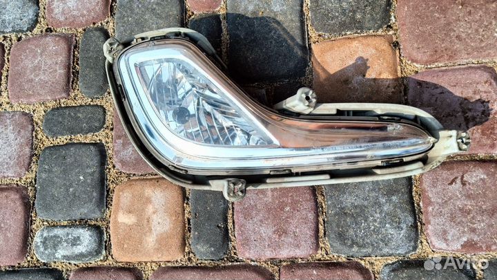 Противотуманная фара на hyundai solaris правая