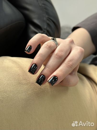 Модель на Маникюр с покрытием гель лак