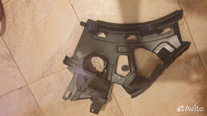 Кронштейн бампера левый на Megane 3