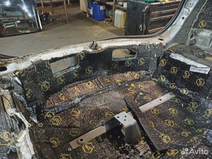 Панель задняя Toyota RAV4 (XA40)