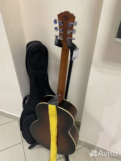 Электроакустическая гитара Washburn