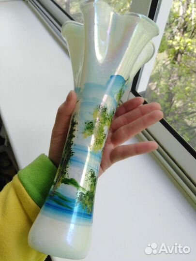 Стеклянная ваза с рисунком ручной работы