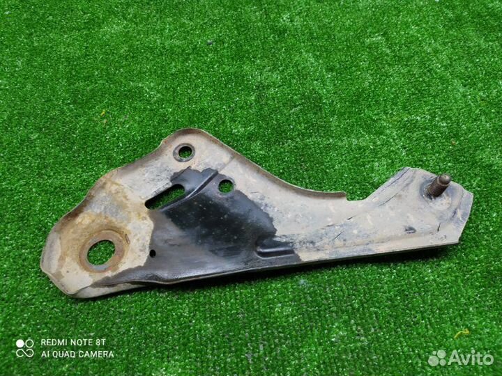 Кронштейн левый Ford Focus 3 CB xqda 2012