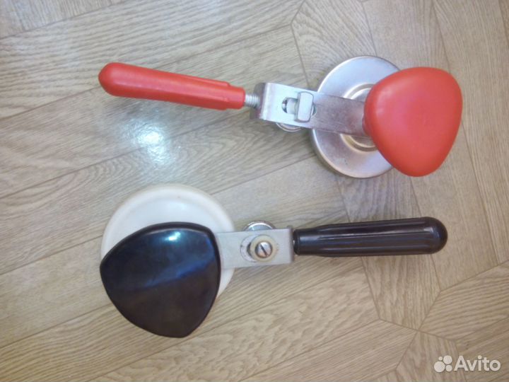 Соковыжималка ручная и другой кухонный инвентарь