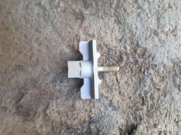 Крепление запасного колеса Kia Rio 2