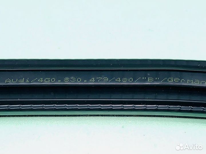 Уплотнитель стекла двери задний правый Audi A6