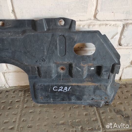 Пыльник двигателя Toyota Auris E150