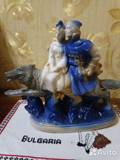 Фарфоровая статуэтка 