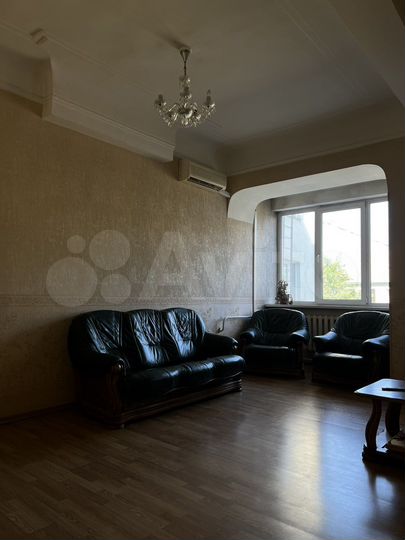 4-к. квартира, 90 м², 2/4 эт.