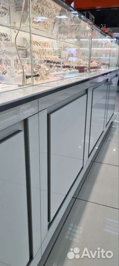 Торговое оборудование, витрины и шкафы б/у