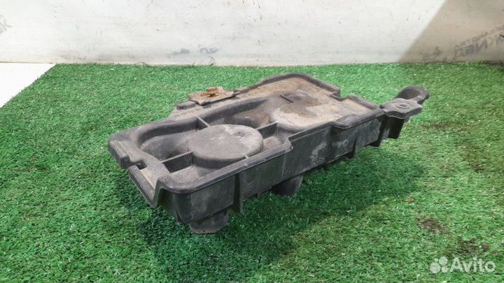 Площадка под аккумулятор Skoda Octavia A4 1.6 BFQ