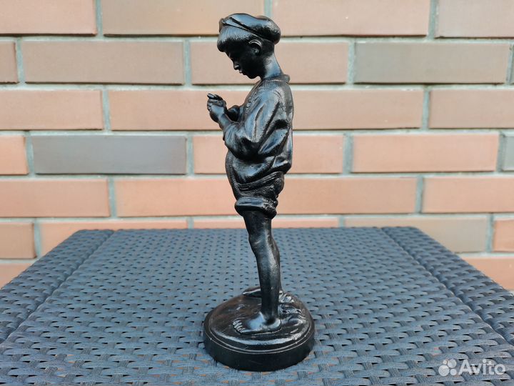 Скульптура юный рыбачок рыбак Касли 1960 год чугун