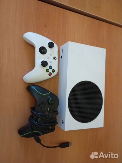 Xbox series s + 2 геймпада
