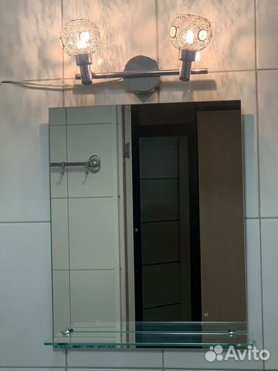 Светильник,зеркало и раковина с пъедесталом