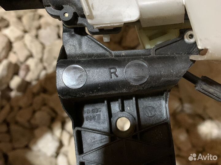 Замок двери Передней правой Volkswagen Skoda