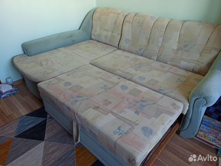 Большой угловой диван раскладной бу