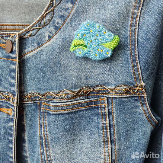 Брошь ручной работы Незабудки