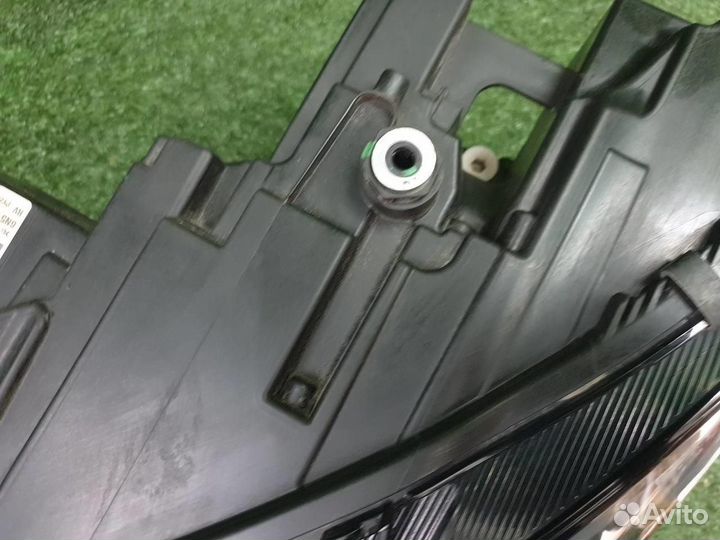 Фара левая Volkswagen Polo