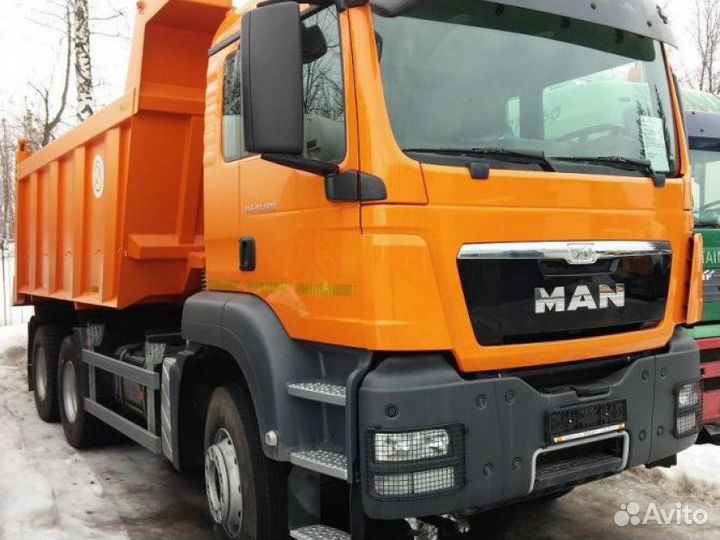 Водитель самосвала