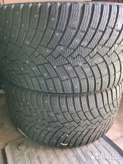 Pirelli Ice Zero 2 275/40 R21 и 315/35 R21