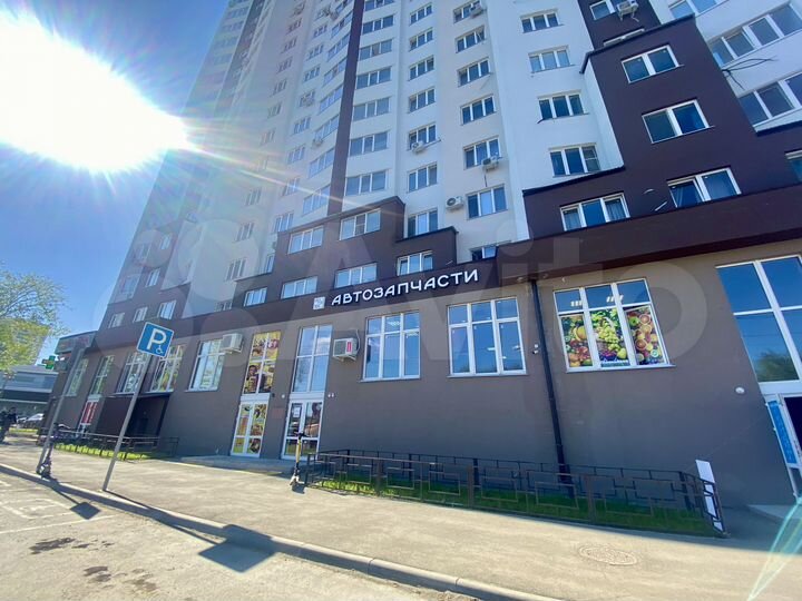 Помещение с высокими потолками и хорошим ремонтом