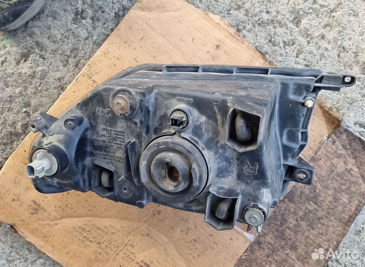 Правая фара Pajero IO