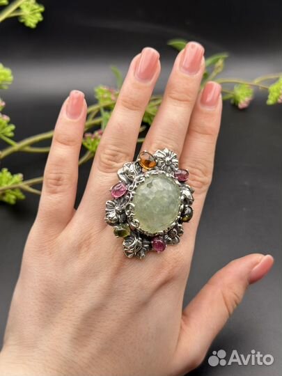 Серебряное кольцо с пренитом и турмалинами
