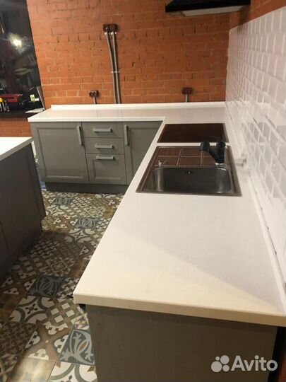 Столешница из кварцевого агломерата на заказ