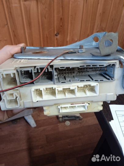 Блок предохранителей салона Toyota Mark X седан