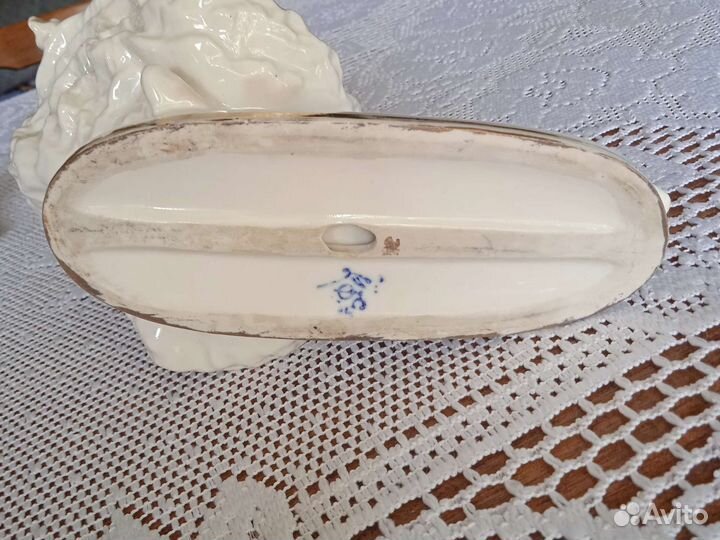 Статуэтка фарфор