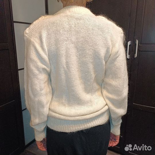 Винтажный свитер махровый с цветами белый