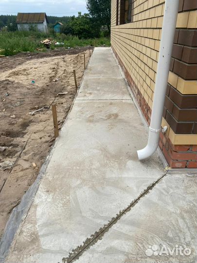 Заливка отмостки под ключ. Бетонные работы