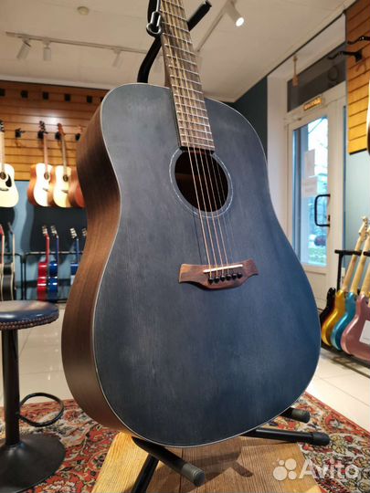 Акустическая гитара с широким грифом Baton Rouge