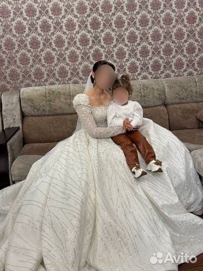 Свадебное платье с длинным рукавом