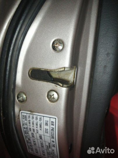 Замок двери передний левый Mazda 626 1991