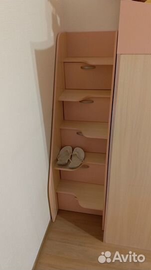 Кровать чердак со столом и шкафом