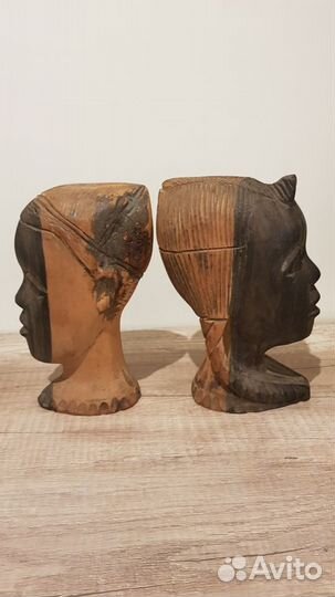 Бюсты из черного дерева (Нигерия)